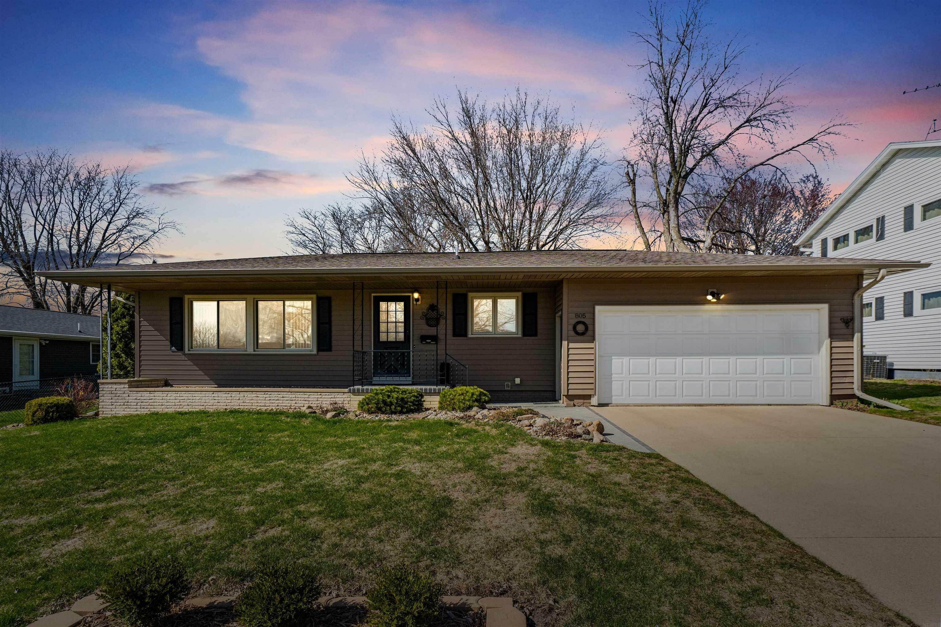 Property Photo: 805 7th Street SE IA 50662