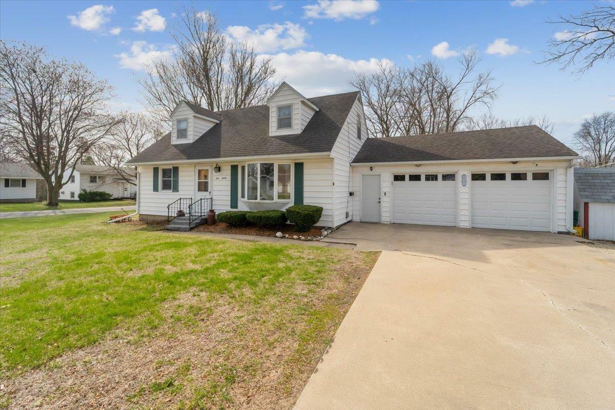 Property Photo:  420 Lincoln Dr  IA 50662 