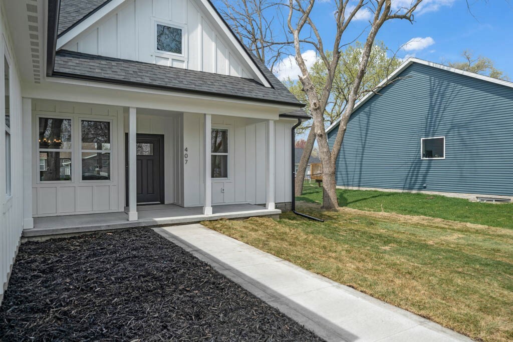 Property Photo: 407 Vine Street IA 50046