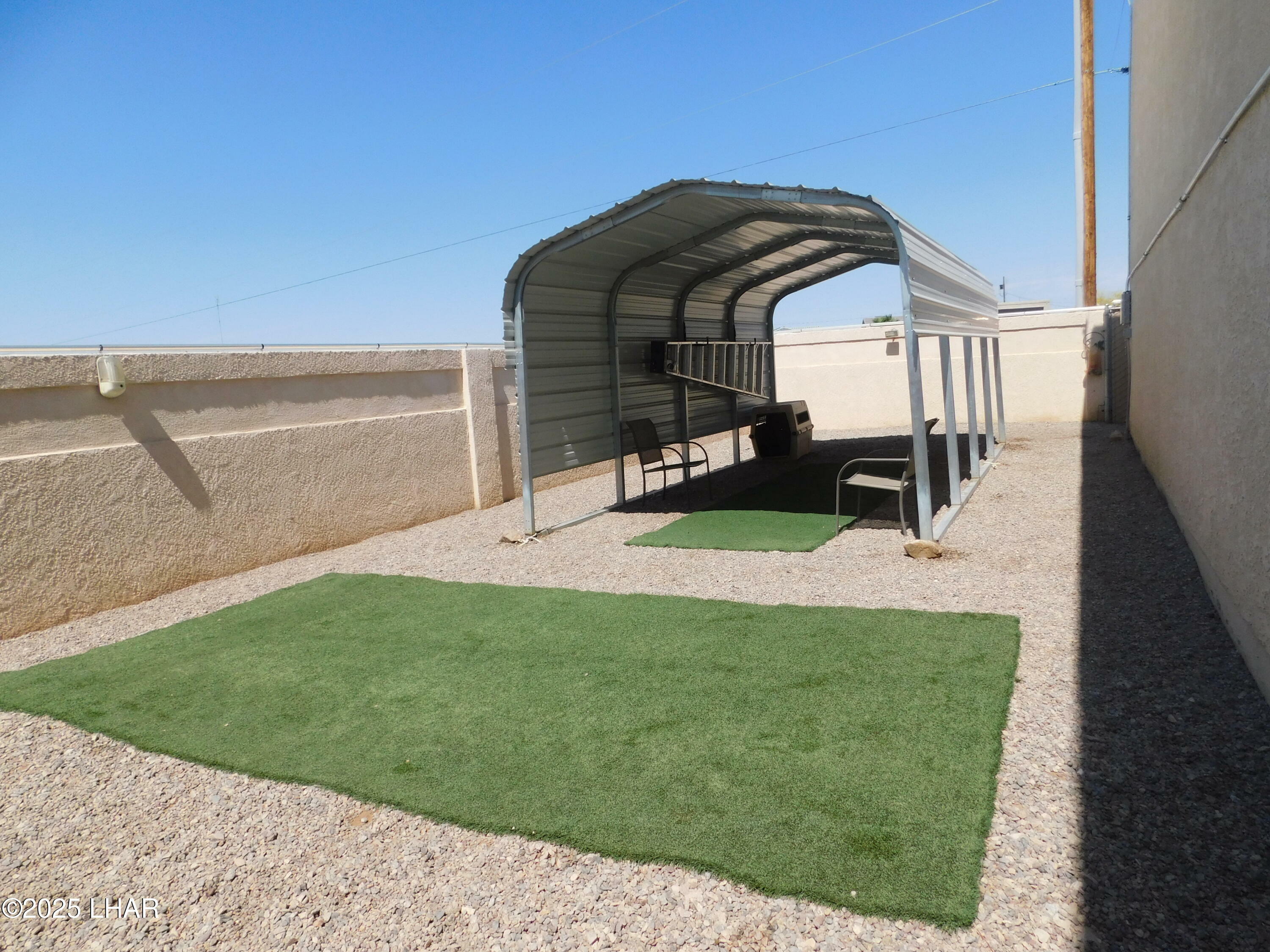 Property Photo: 3837 Chemehuevi Blvd AZ 86406