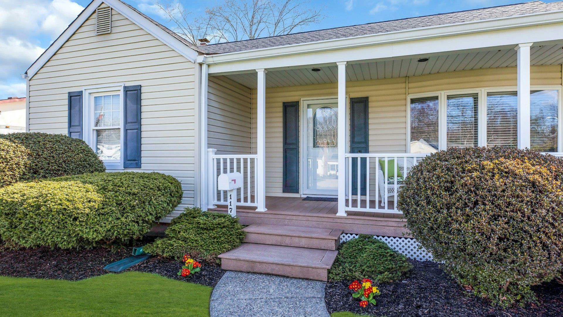 Property Photo: 117 N Cliff Avenue NY 11782