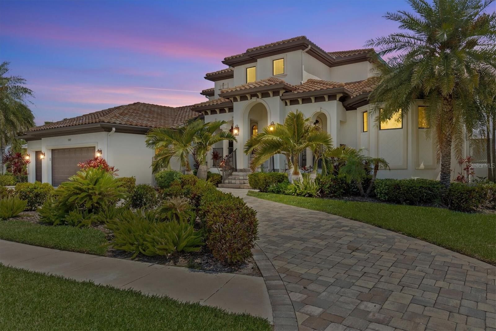 Property Photo:  949 Symphony Isles Boulevard  FL 33572 