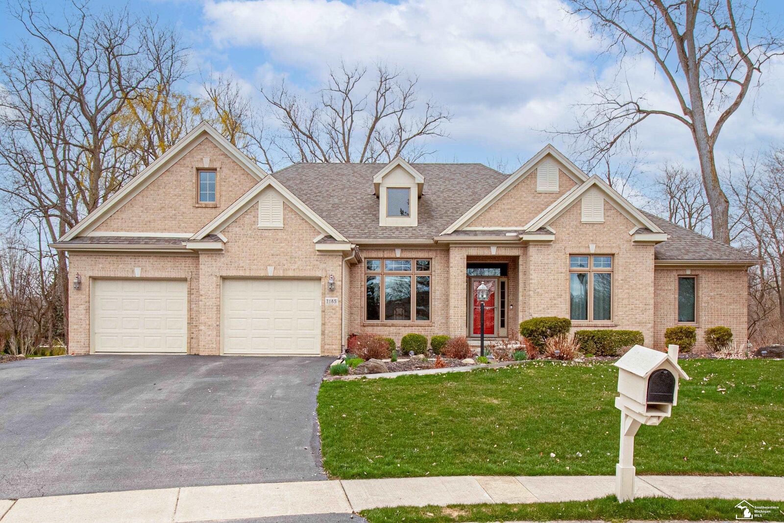Property Photo:  7185 Overlook Circle  MI 48144 
