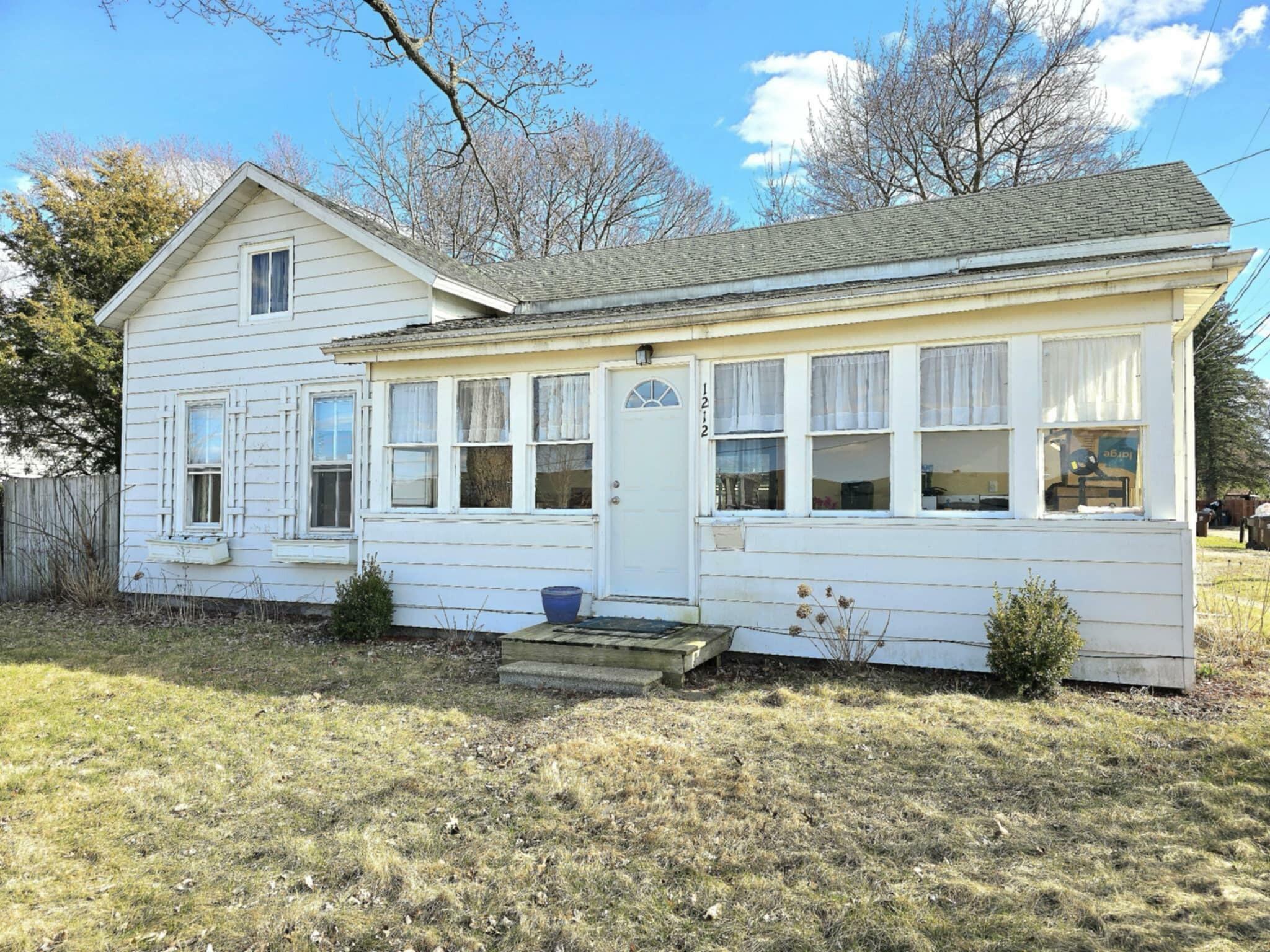 Property Photo: 1212 Maple Street MI 49307