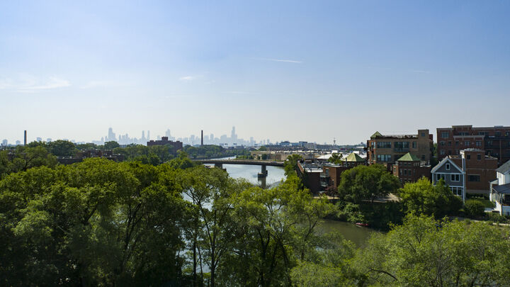 Property Photo: 2235 W Oakdale Avenue 18-B IL 60618