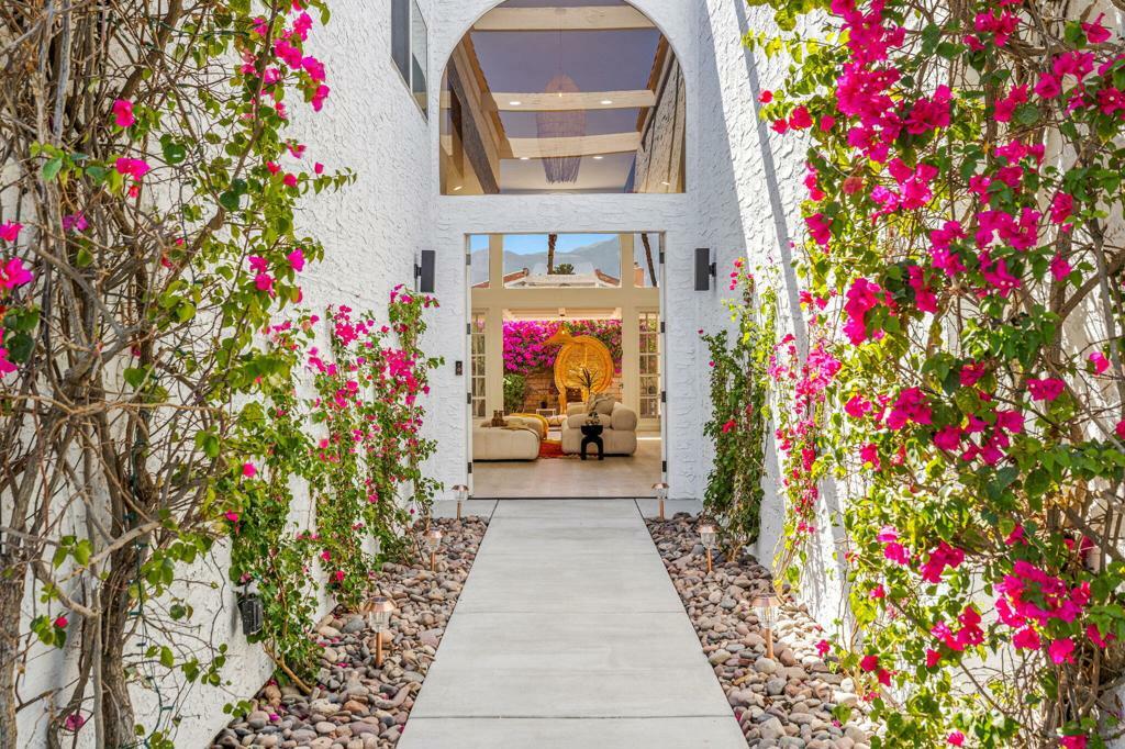 Property Photo: 34 Lincoln Place CA 92270