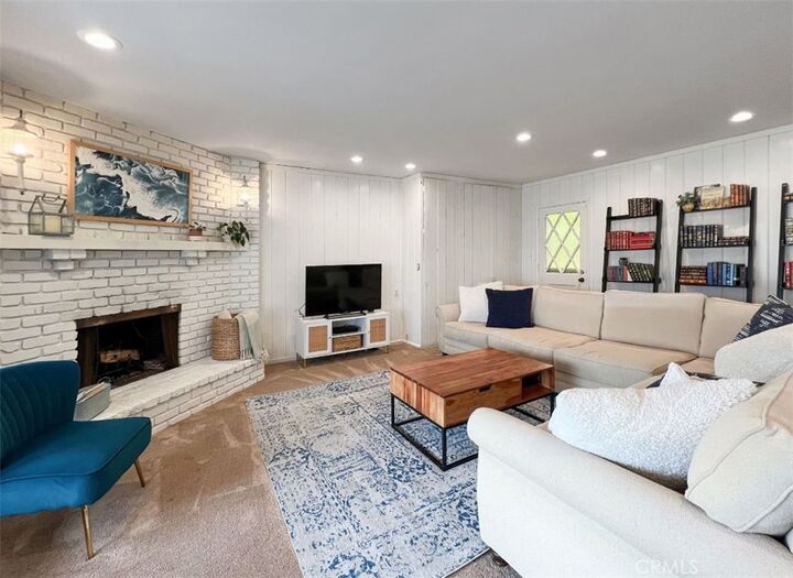 Property Photo:  322 Calle De Arboles  CA 90277 