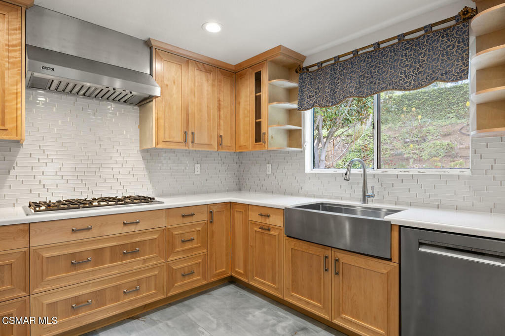 Property Photo: 5394 Evanwood Avenue CA 91377