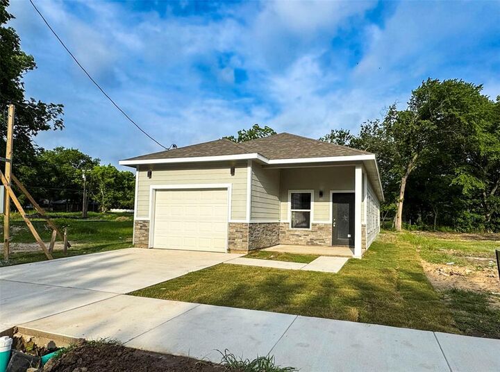 Property Photo:  409 S Main Street  TX 75418 