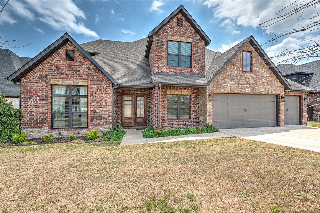 Property Photo:  600 NE Saddle Ridge Road  AR 72712 