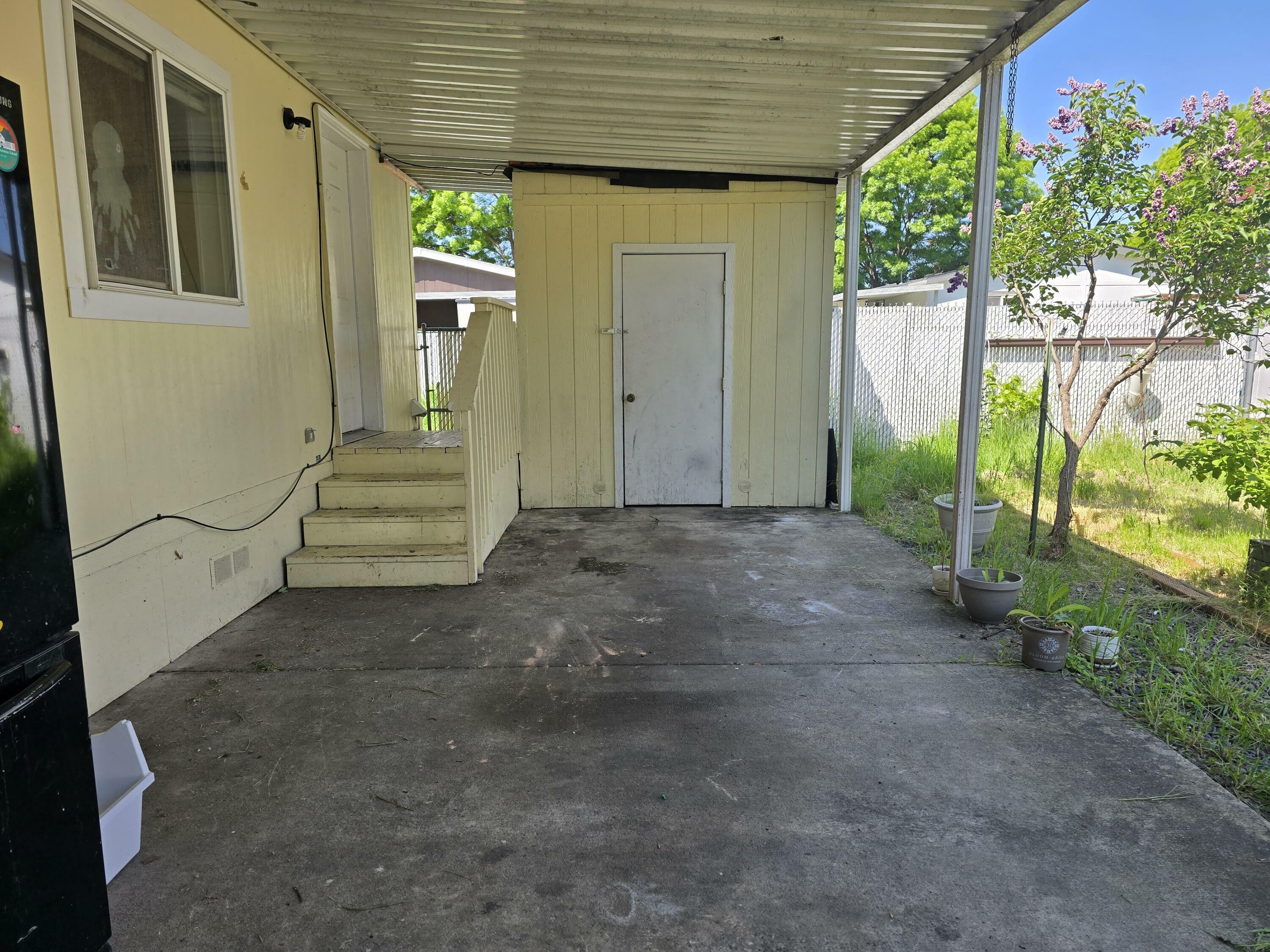 Property Photo: 633 E Archwood Drive 53 OR 97524