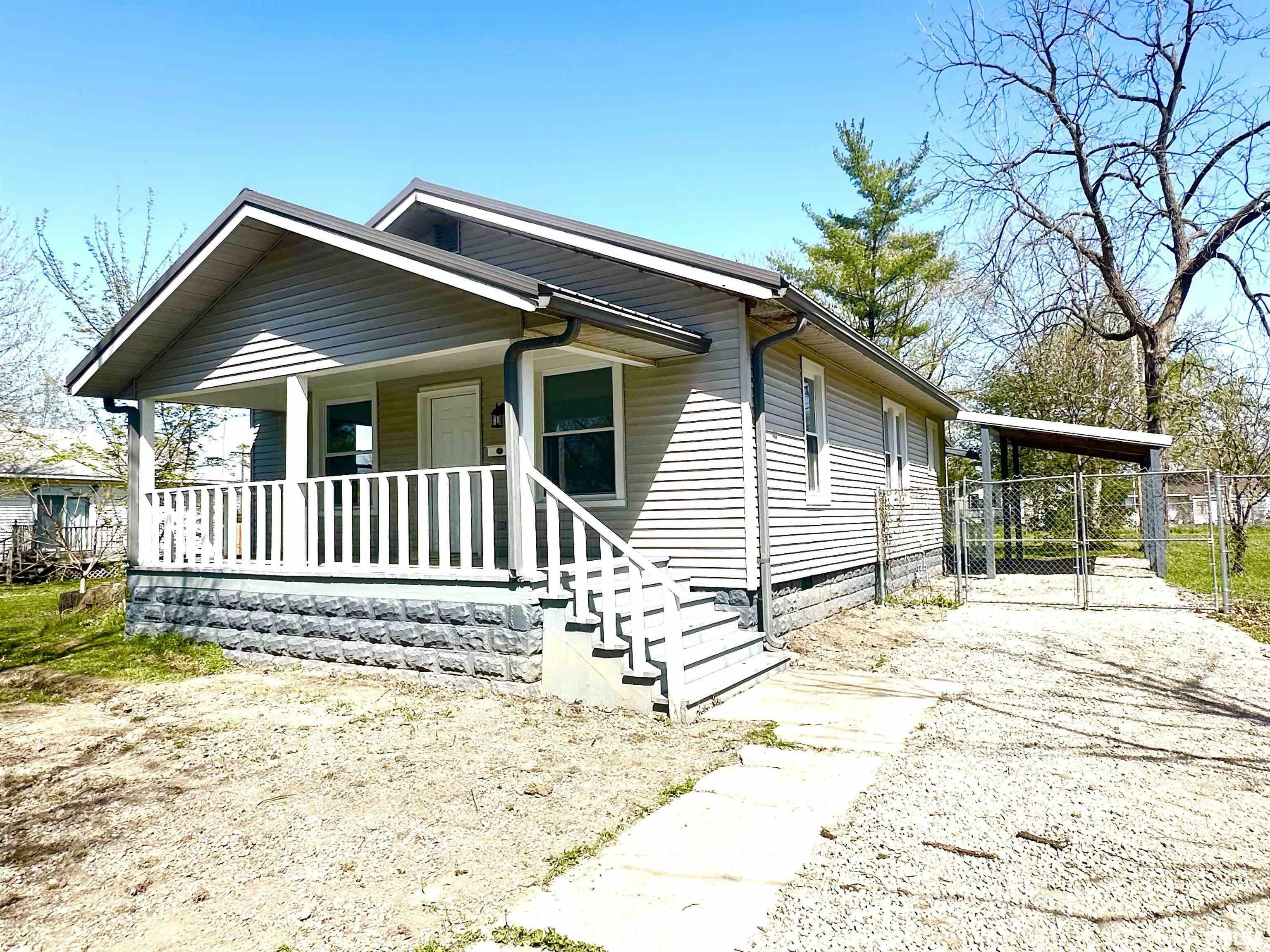 Property Photo: 641 N Hickory Street IL 62801
