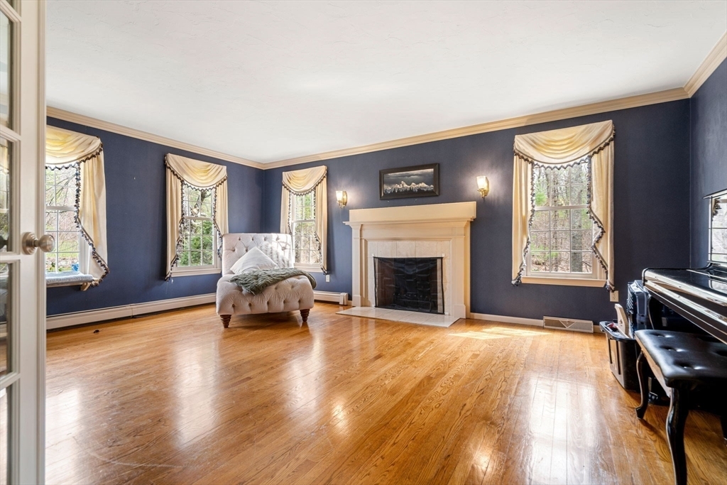 Property Photo: 9 Erin Pl MA 02375