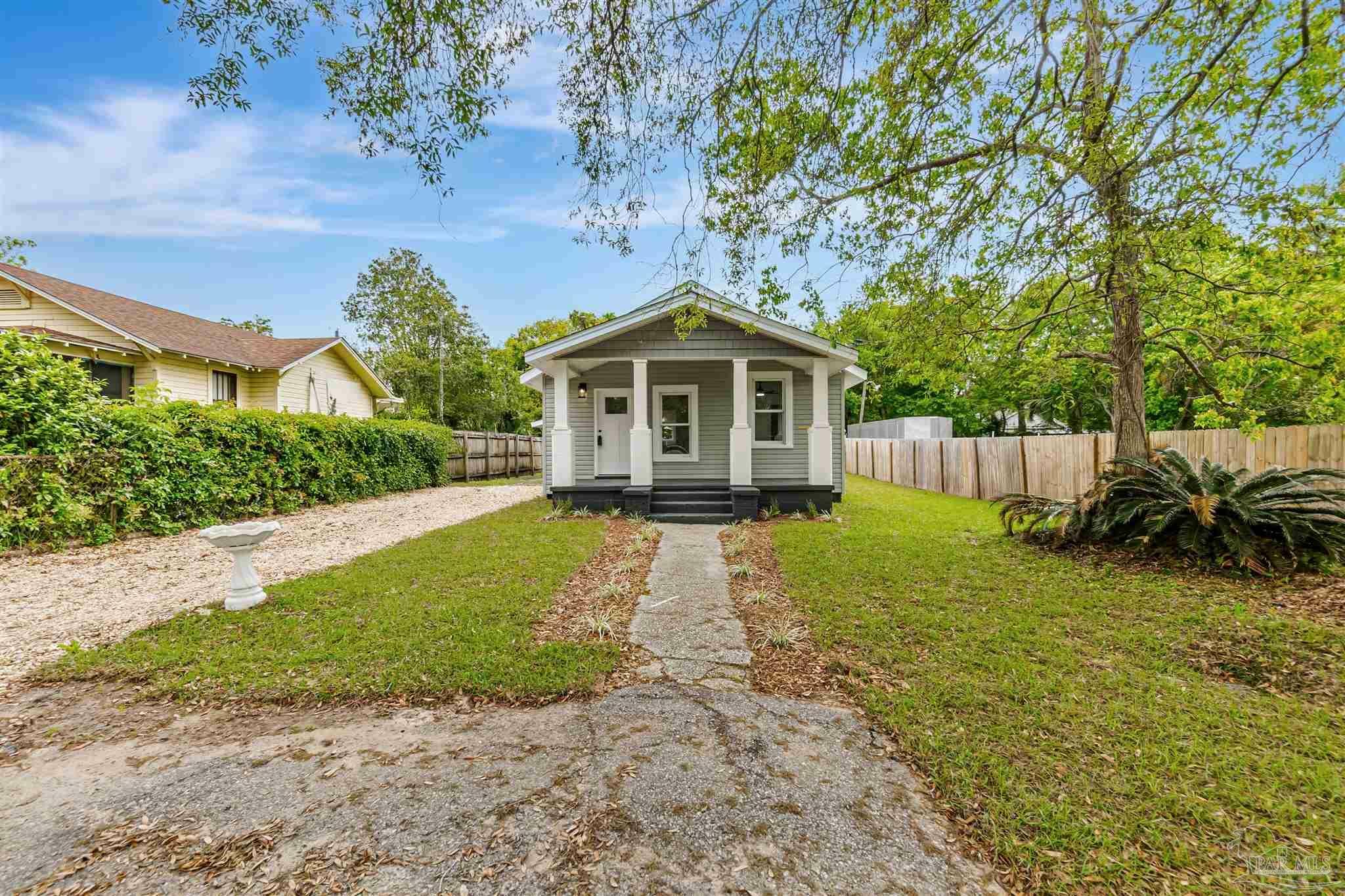 Property Photo: 214 Thayer Ave FL 32507