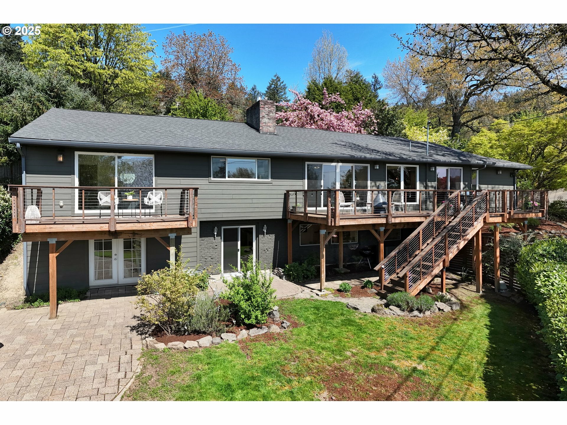 Property Photo:  2701 SW Hamilton St  OR 97239 