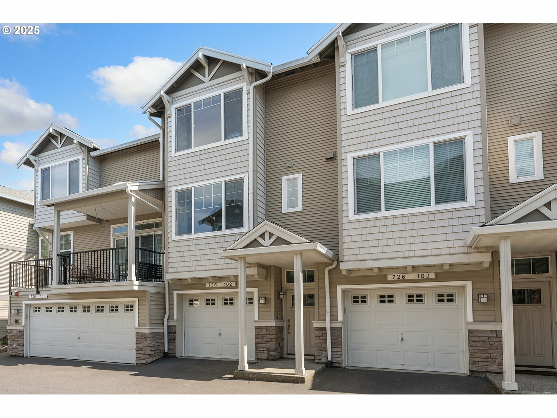 Property Photo: 726 NW 118th Ave 102 OR 97229