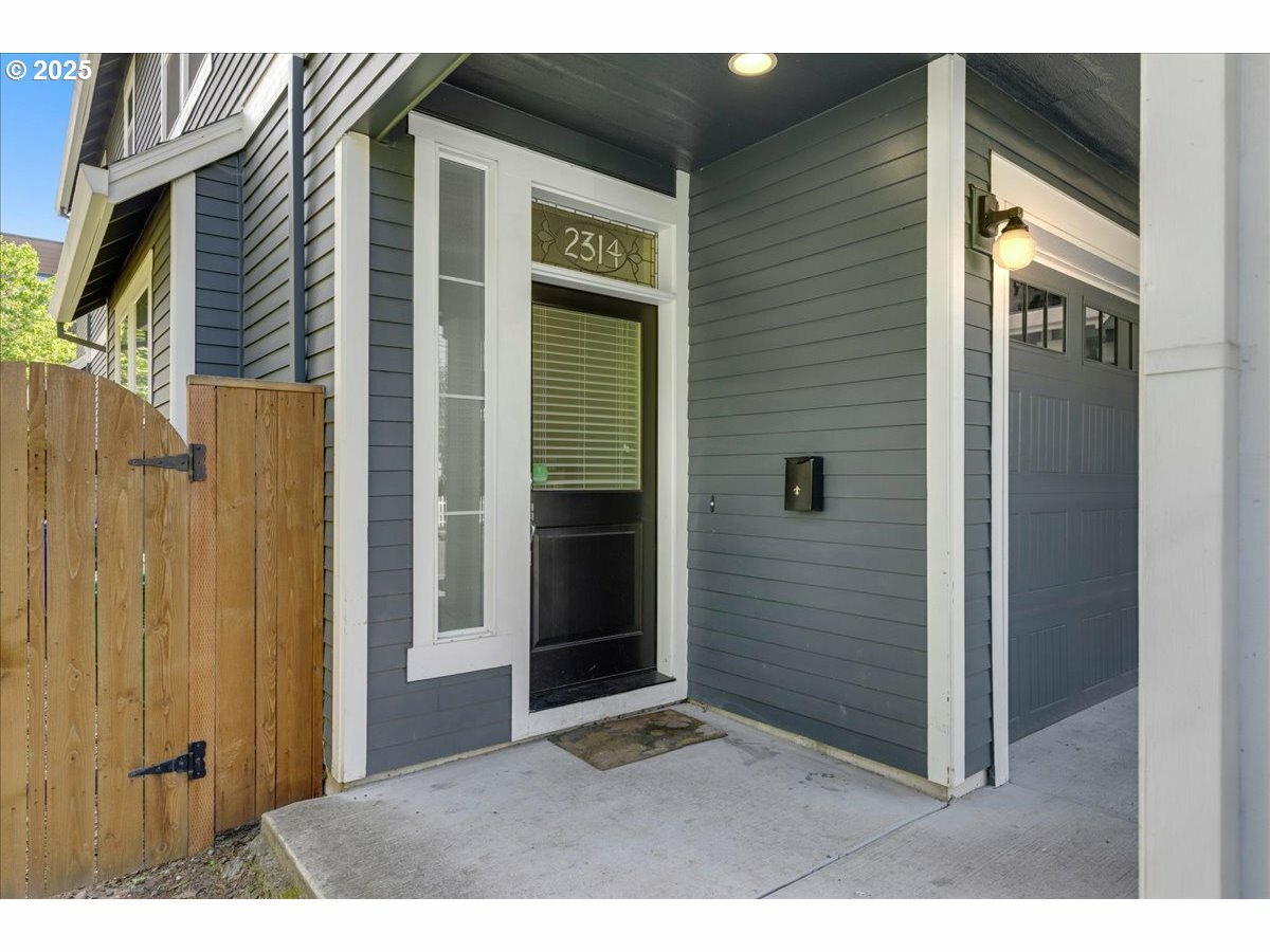 Property Photo: 2314 NE Rodney Ave OR 97212