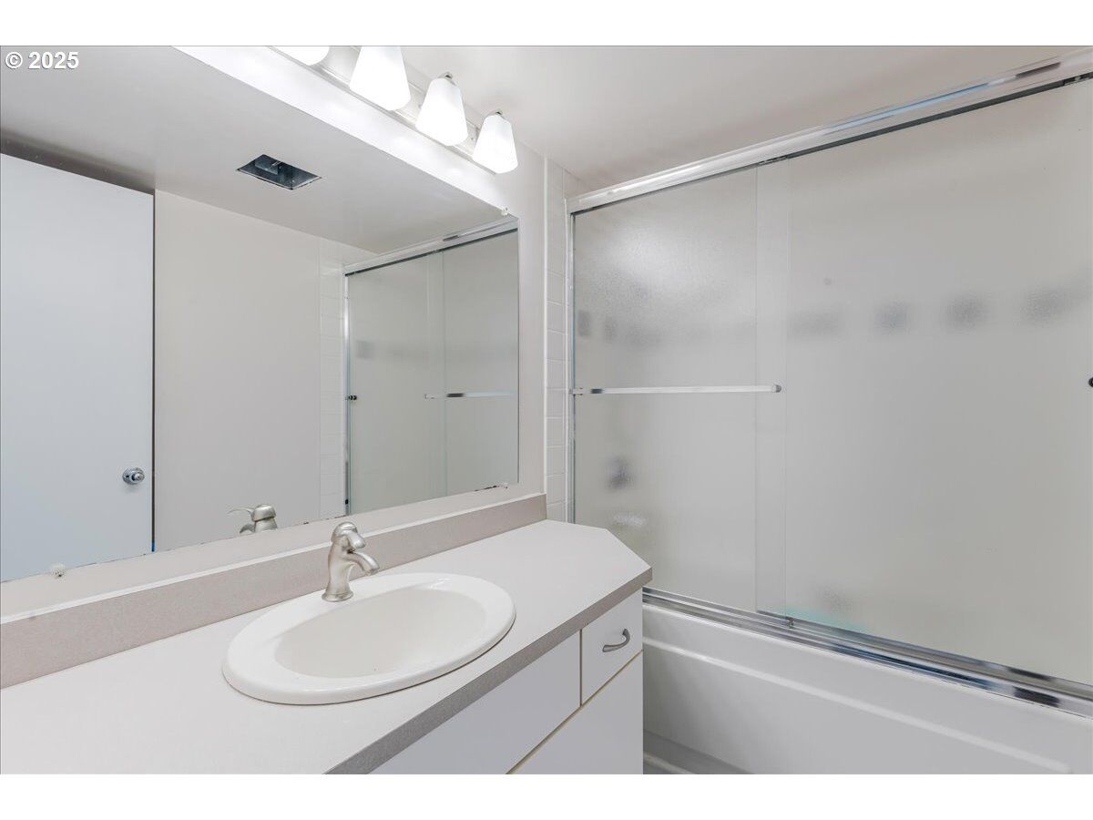 Property Photo:  6645 W Burnside St 550  OR 97210 