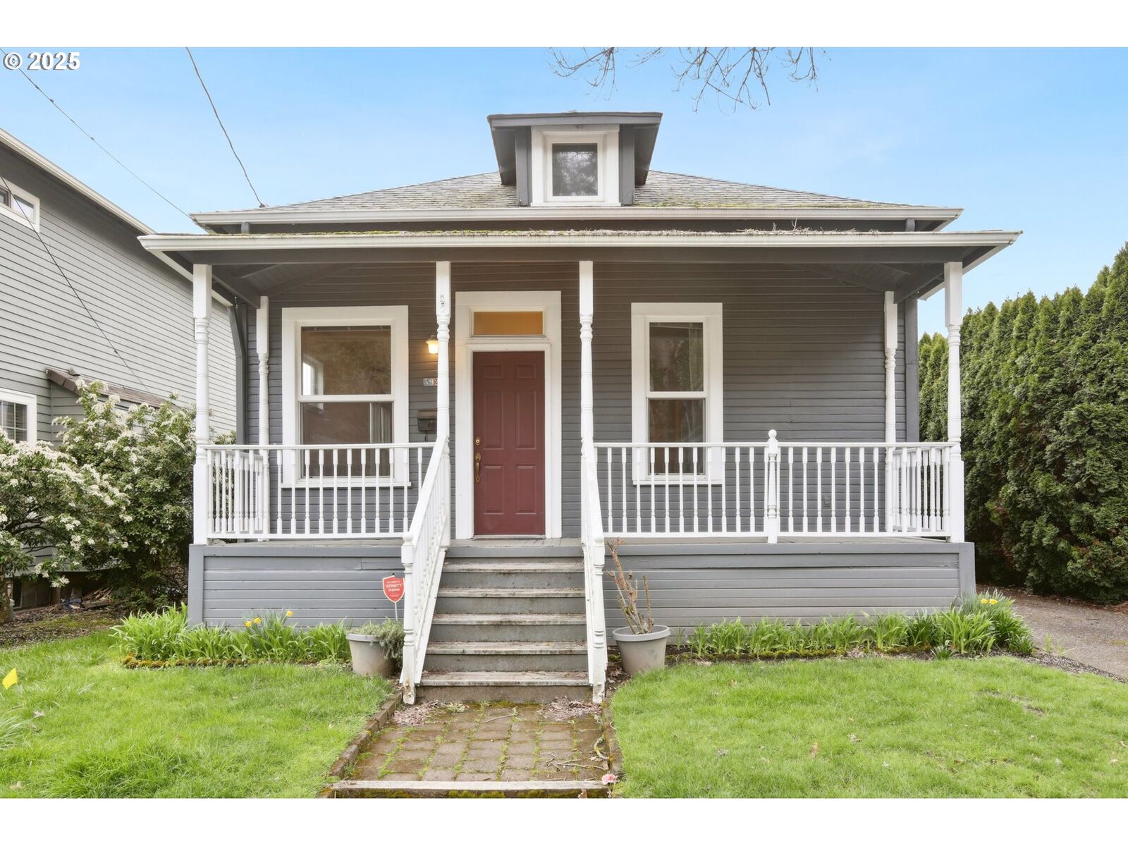 Property Photo:  5926 S Corbett Ave  OR 97239 