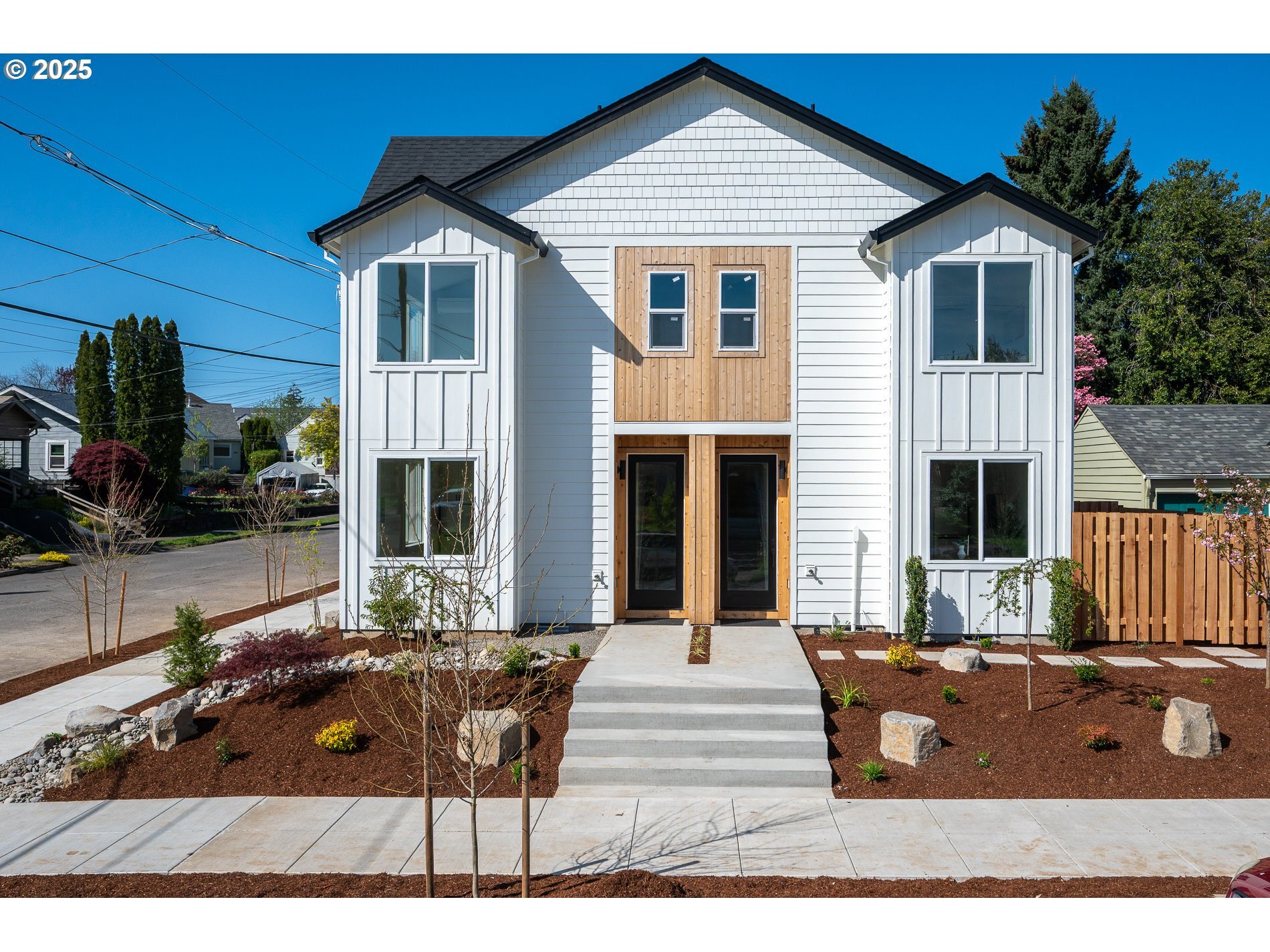 Property Photo: 5809 NE Everett St OR 97213