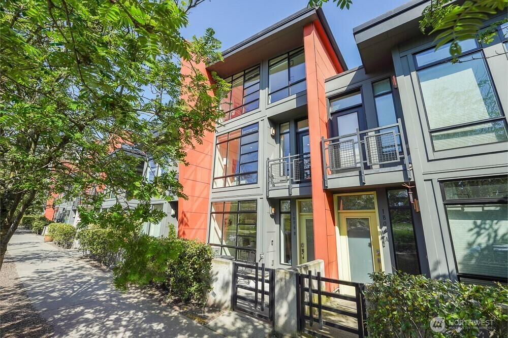 Property Photo: 1806 11th Avenue B WA 98122