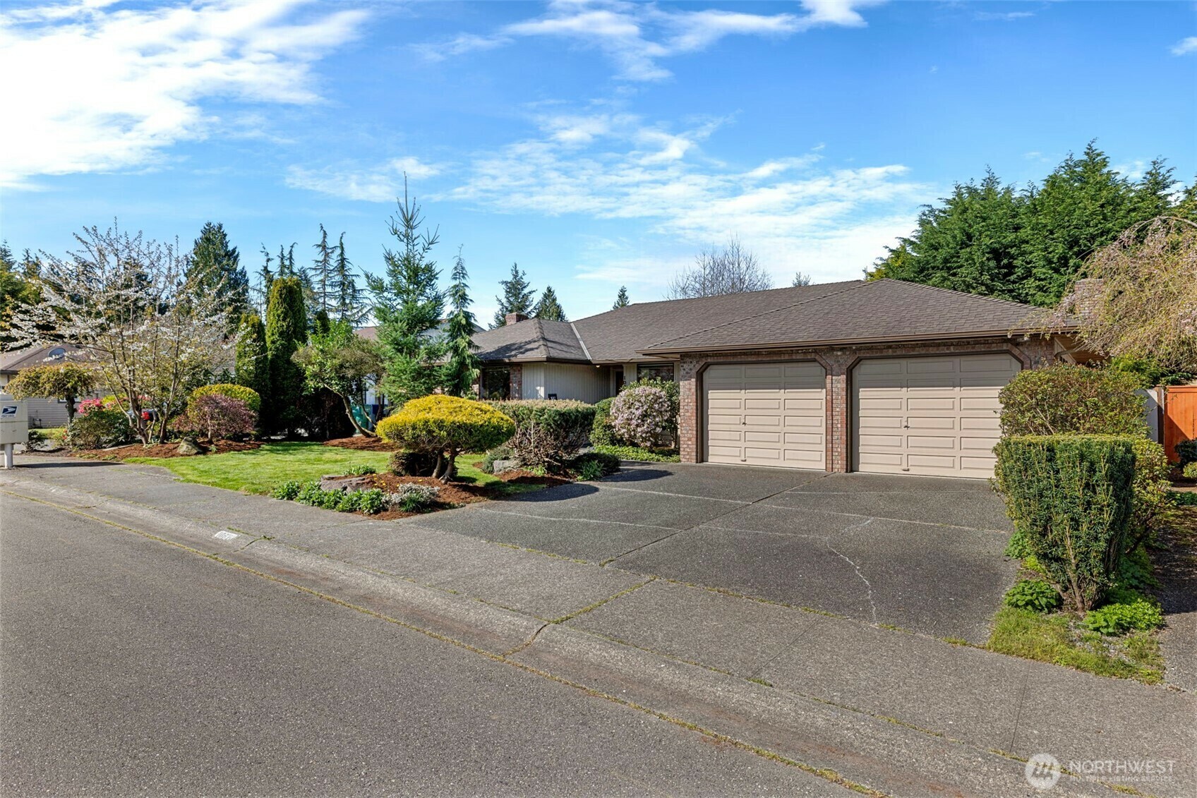 Property Photo: 10820 39th Drive SE WA 98208
