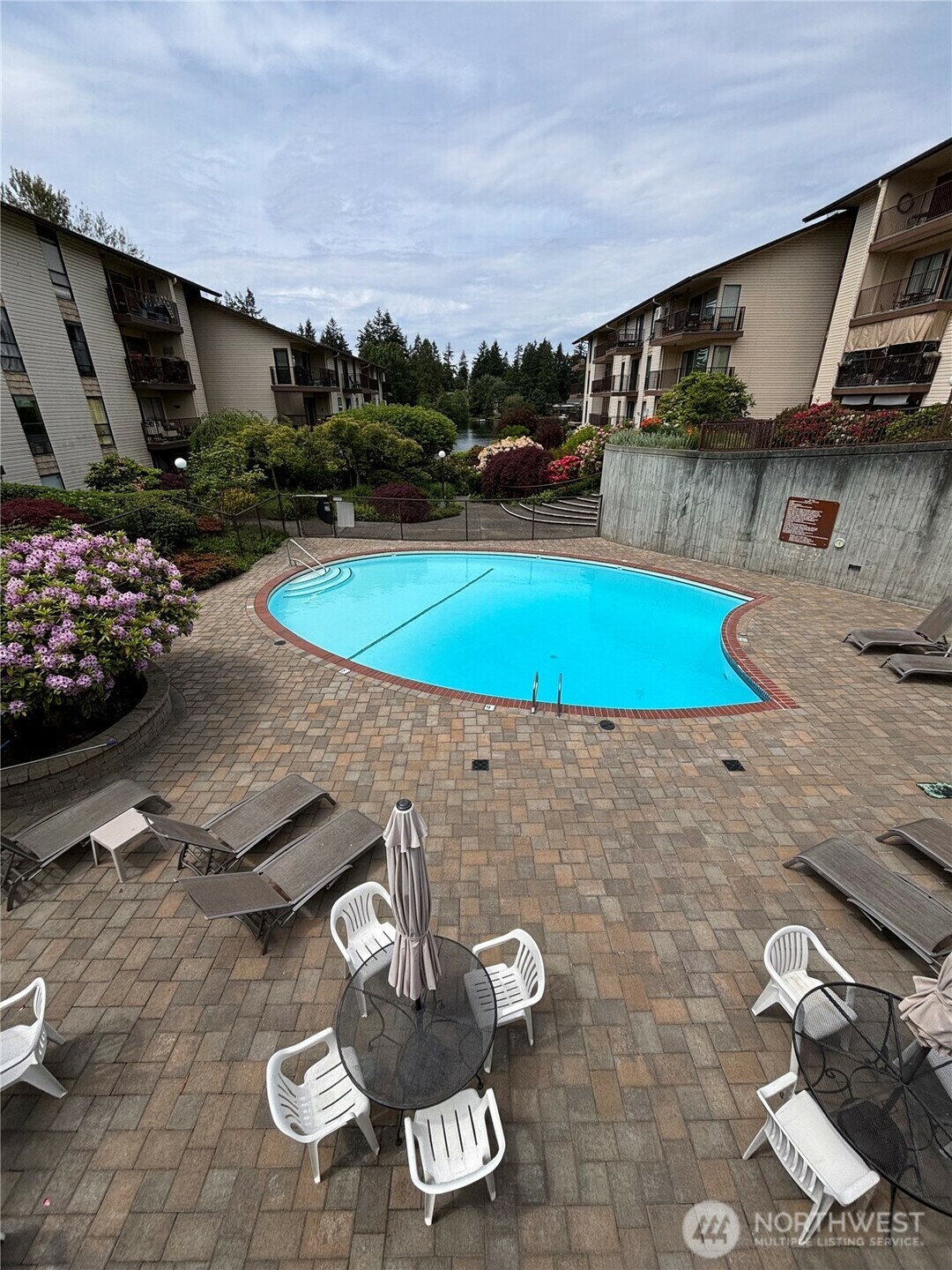 13201  Linden Avenue N 408A  Seattle WA 98133 photo