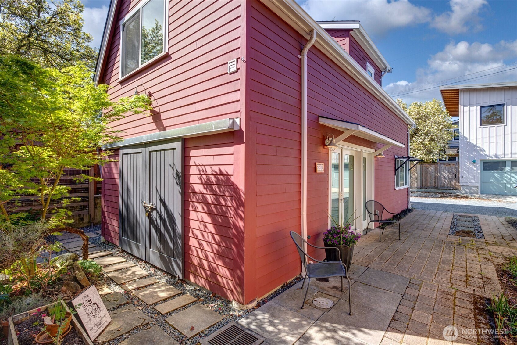 Property Photo: 5623 Kirkwood Place N 1 WA 98103