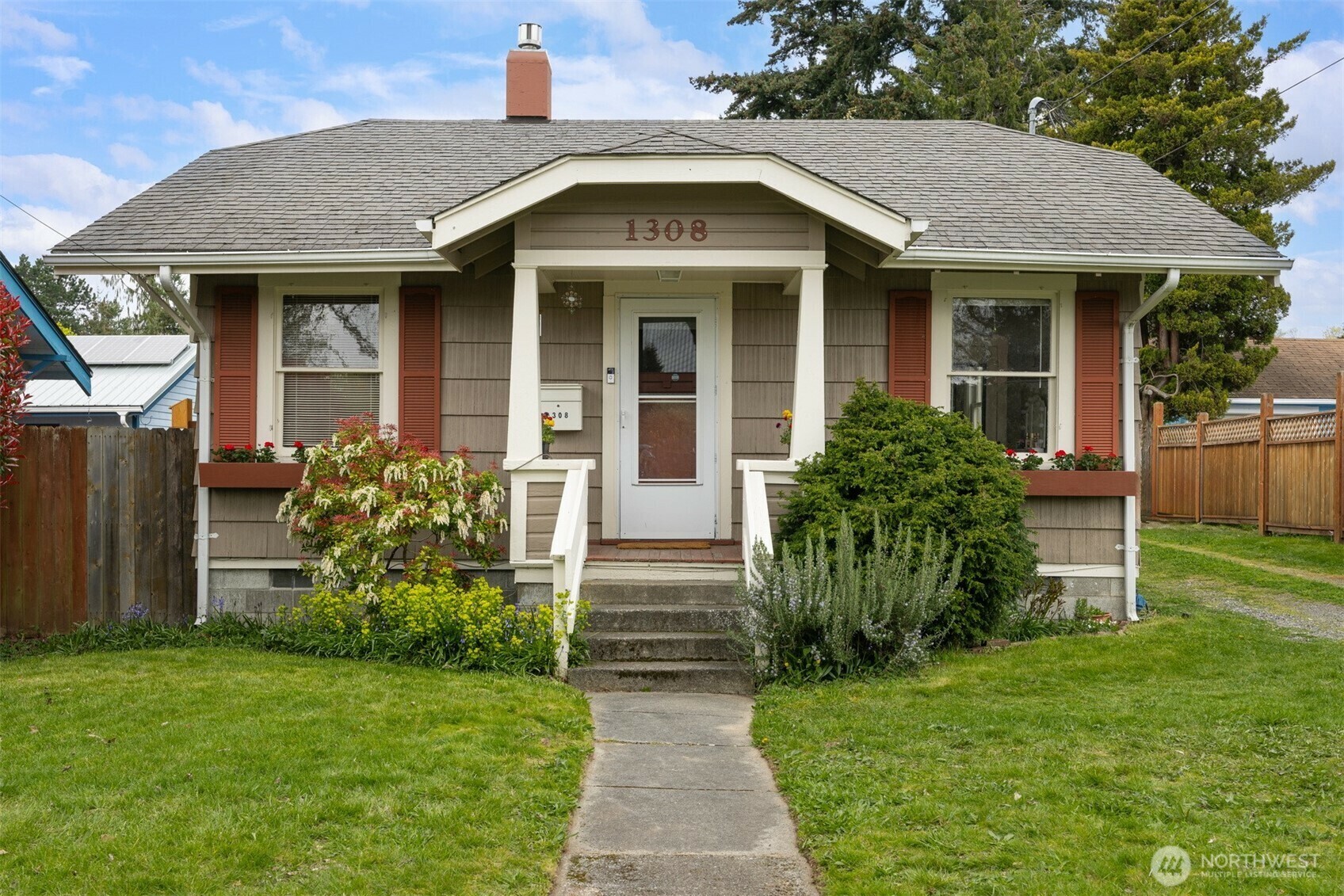 1308 W Illinois Street  Bellingham WA 98225 photo