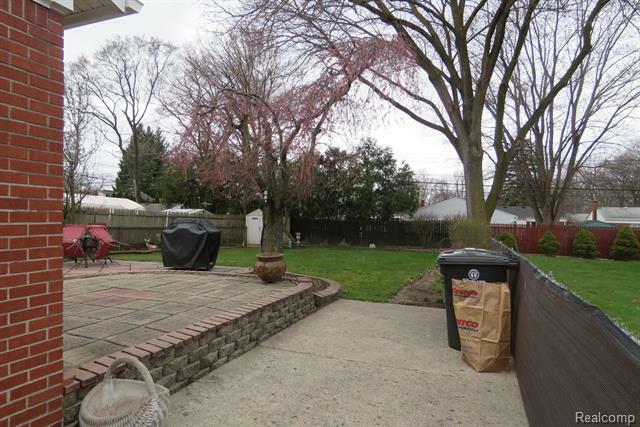 Property Photo: 7431 Hartel Street MI 48185