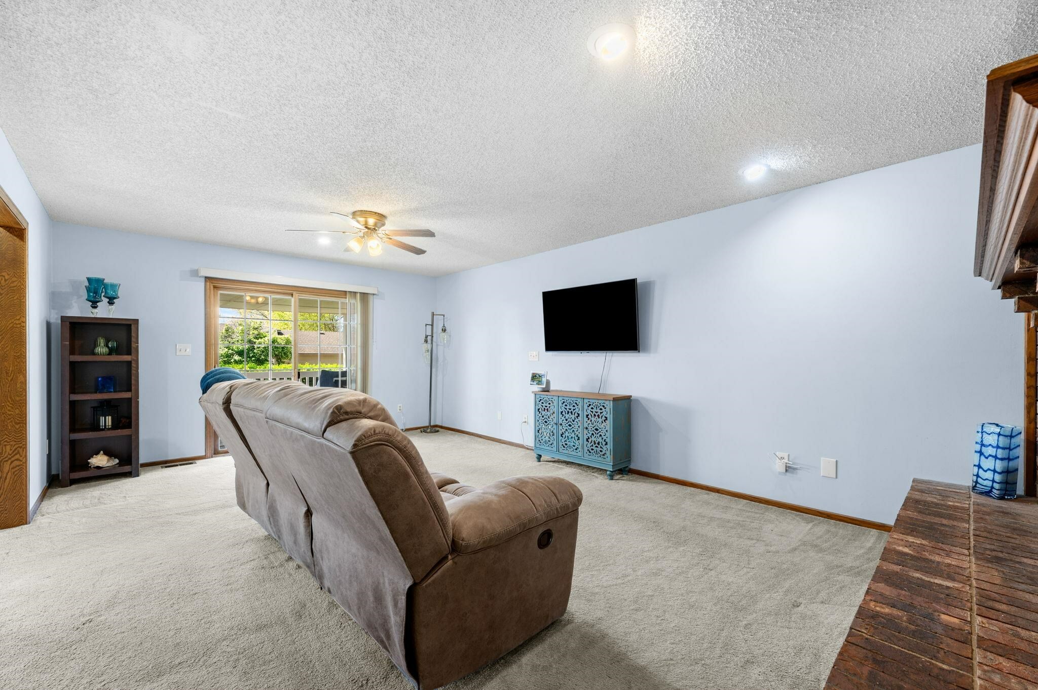 Property Photo: 1407 E Hickory Br KS 67037