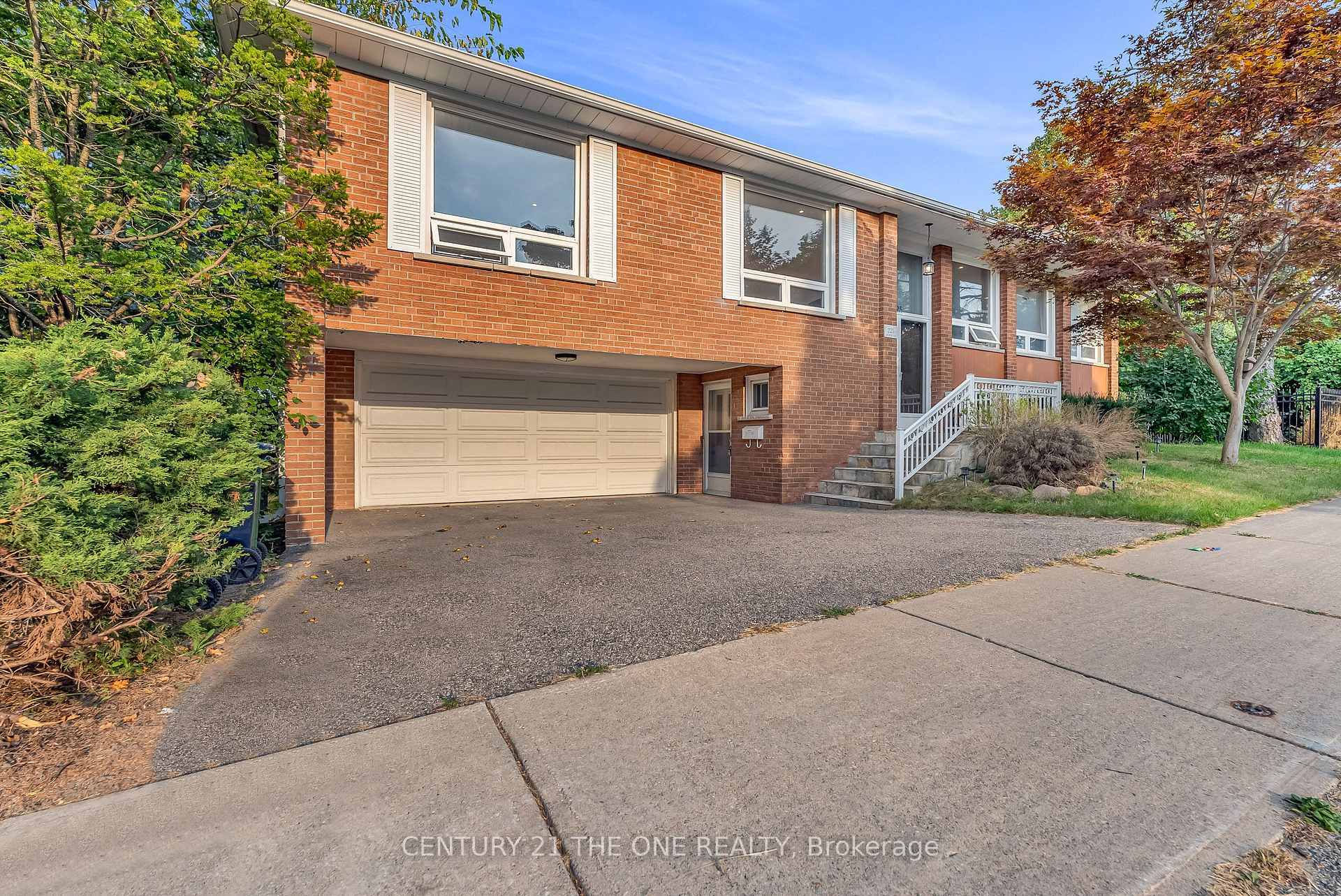 Property Photo: 225 Maxome Avenue ON M2M 3L3