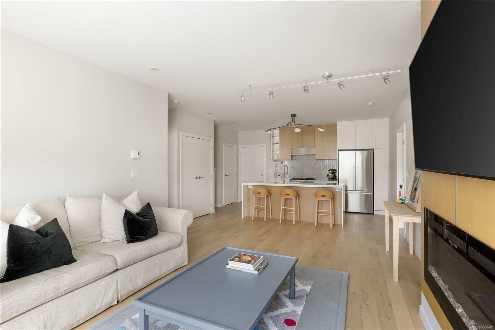 Property Photo: 2285 Bowker Ave 404 BC V8R 2E2