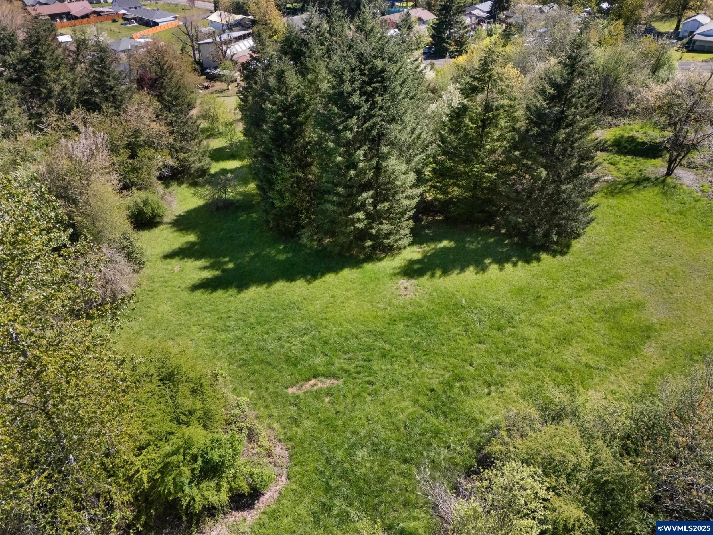 Property Photo: 220 21st (Next To, Lot #3903) Av OR 97386