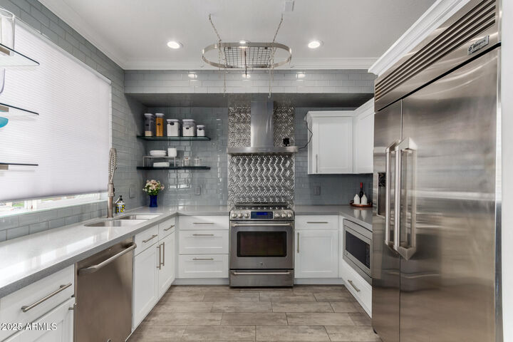 Property Photo:  706 E Washington Street 207  AZ 85034