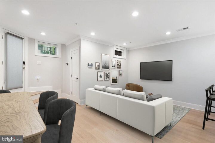 Property Photo:  2150 Florida Ave NW 1  DC 20008 