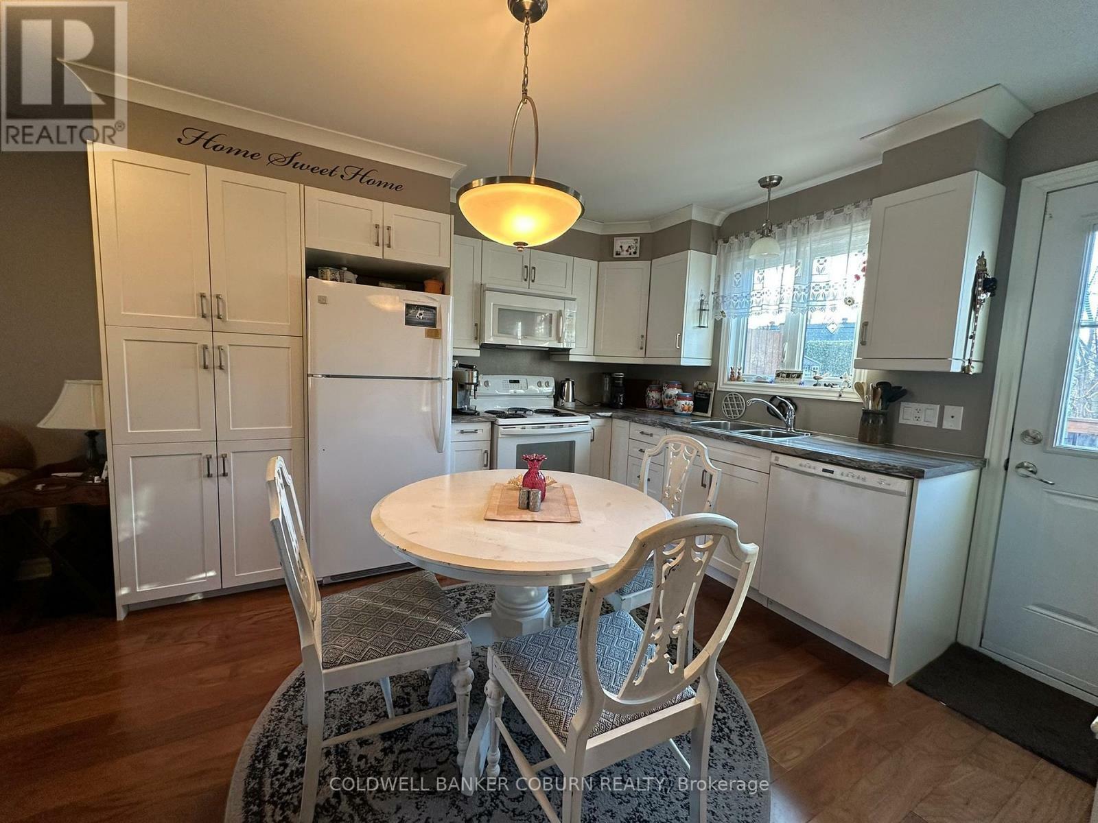 Property Photo: 3 Hilltop Crescent ON K0G 1J0