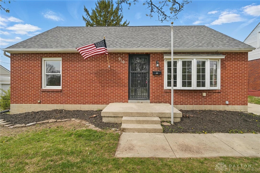 Property Photo: 910 W First OH 45504