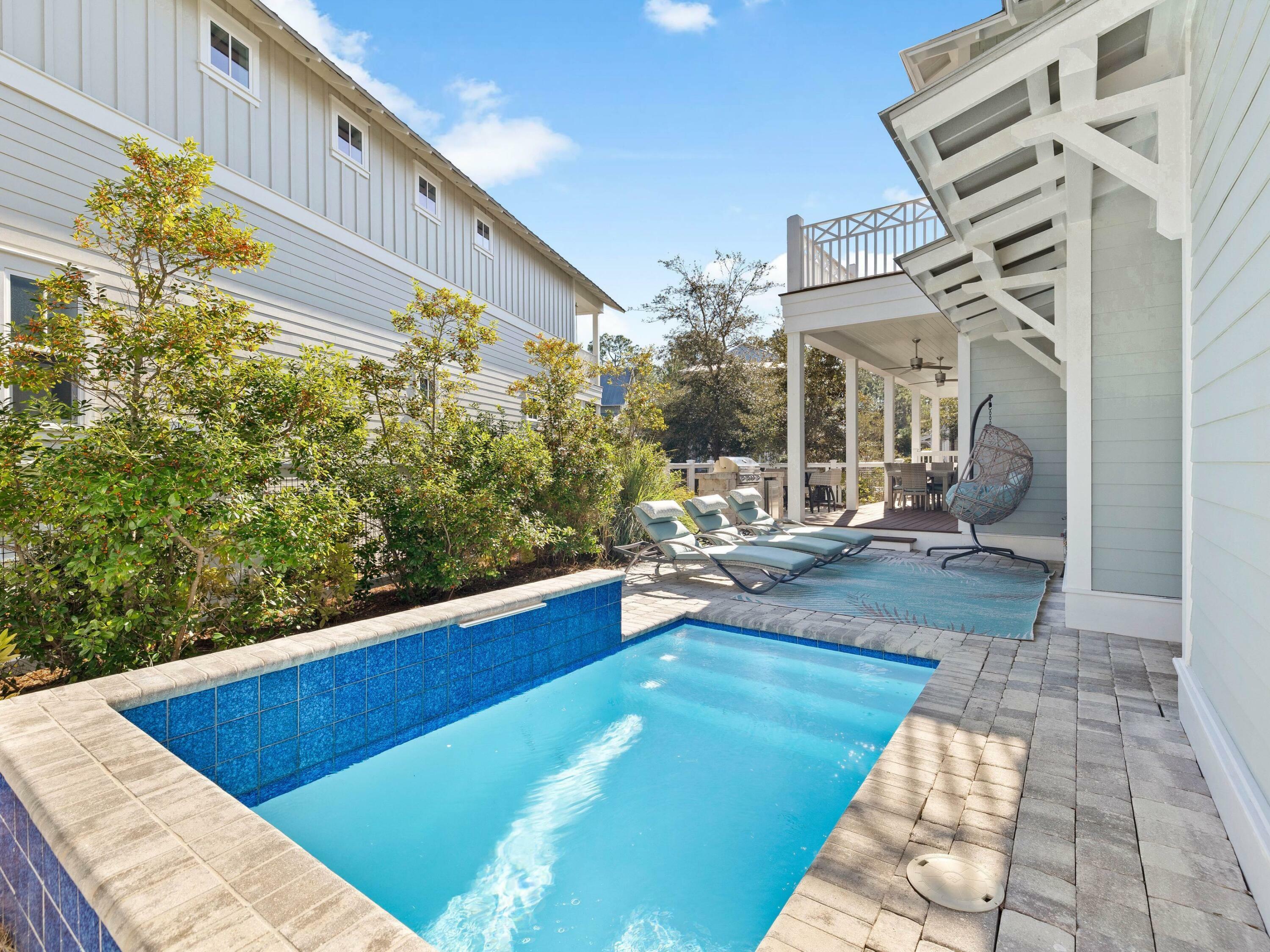 Property Photo: 201 E Royal Fern Way FL 32459