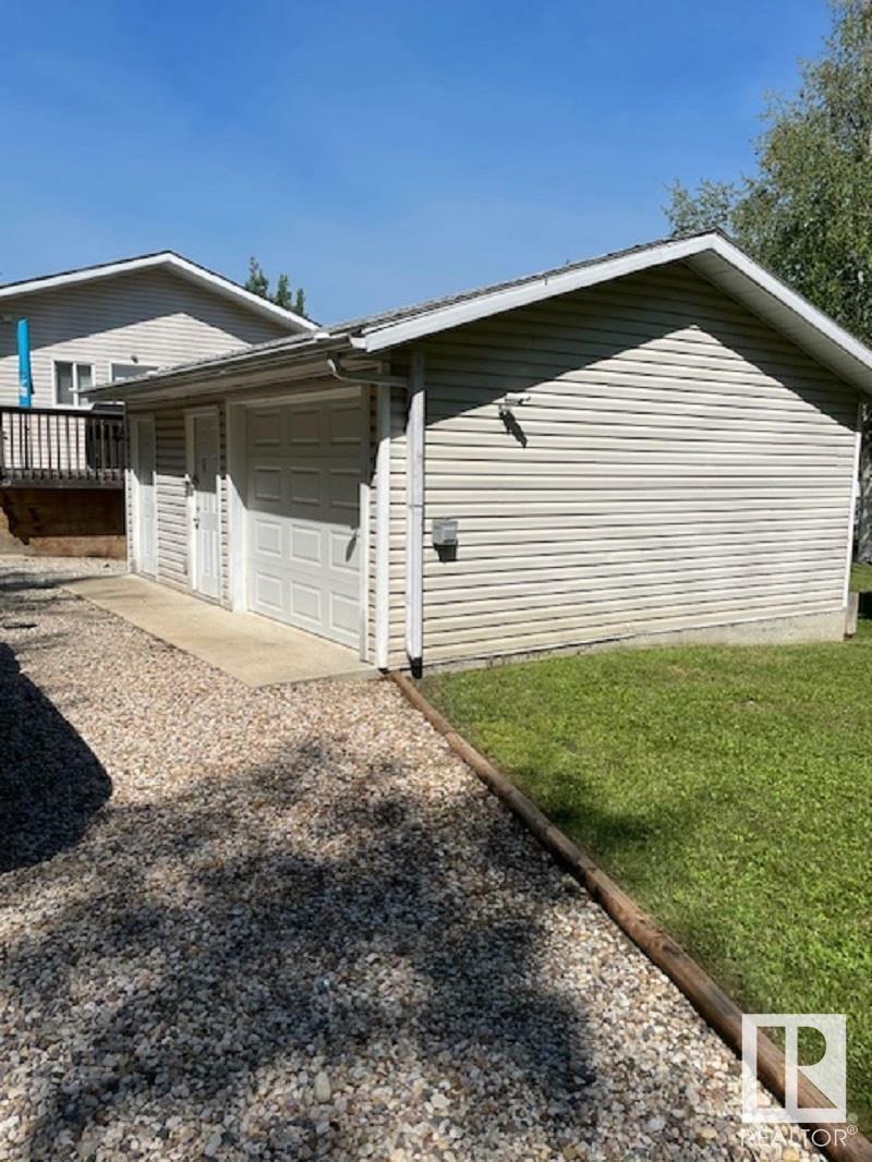 Property Photo: 5068 5 Street AB T0E 1V0