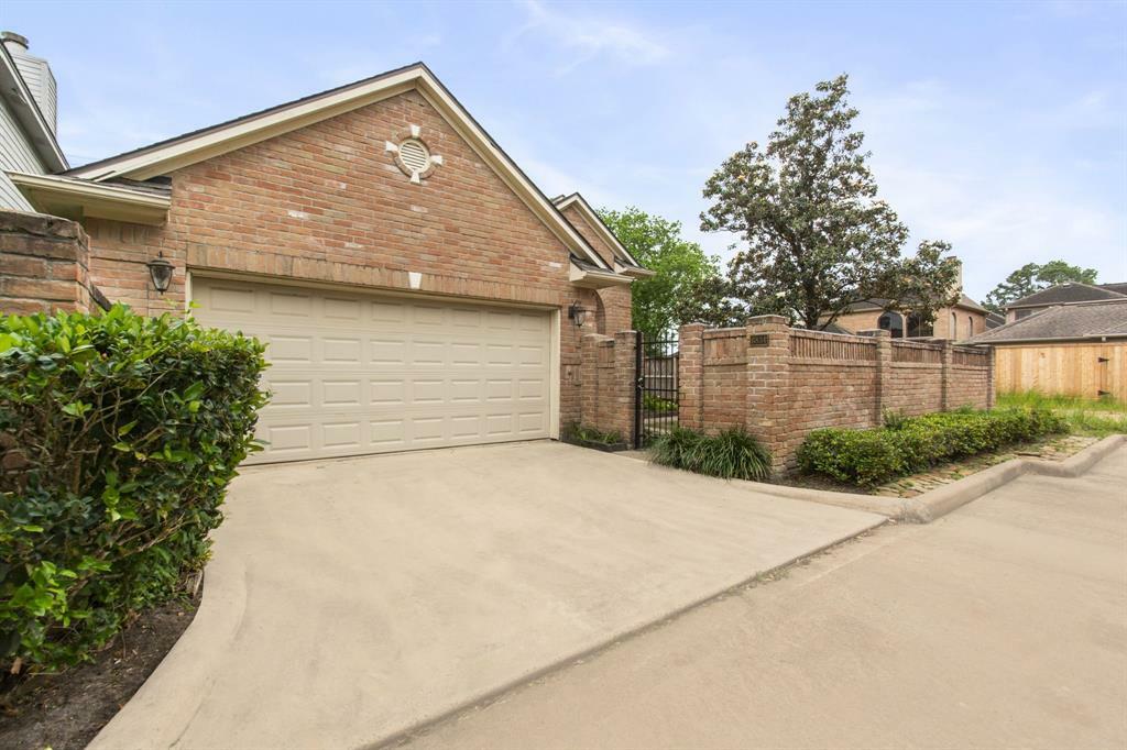 Property Photo: 6834 Oakwood Trace Court TX 77040