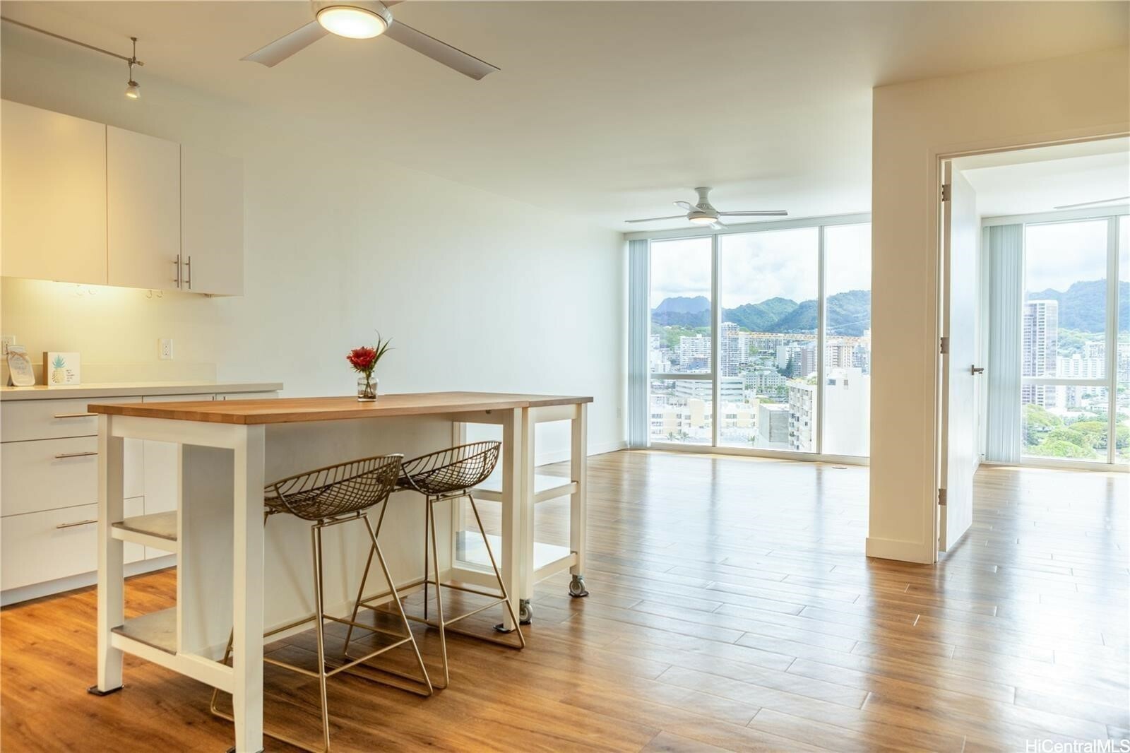 Property Photo: 888 Kapiolani Boulevard 2001 HI 96813