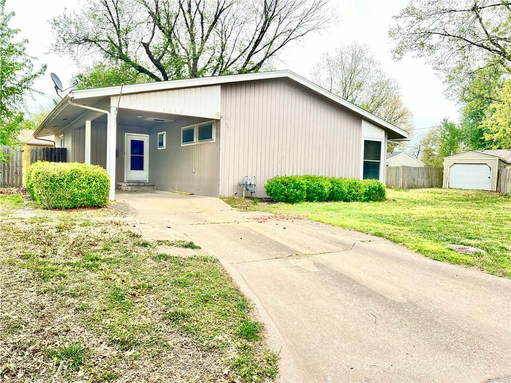 1916 N 8th Street  Independence KS 67301 photo