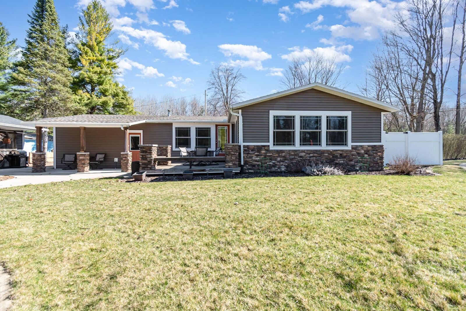 Property Photo:  3901 W Thendara  MI 48624 