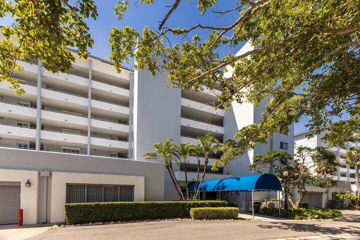 Property Photo: 1000 Riverside Drive B501 FL 34221