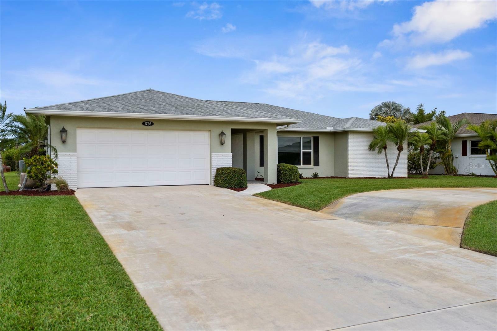 Property Photo: 1726 Claw Court FL 34293