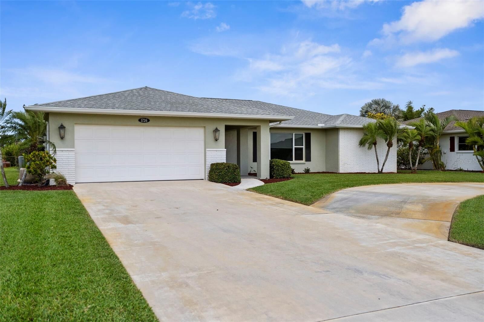 Property Photo: 1726 Claw Court FL 34293