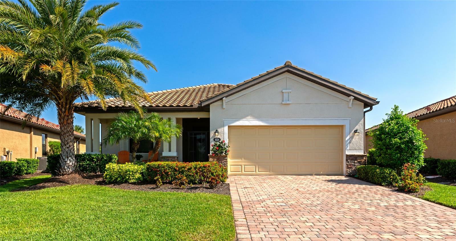 Property Photo: 6524 Willowshire Way FL 34212