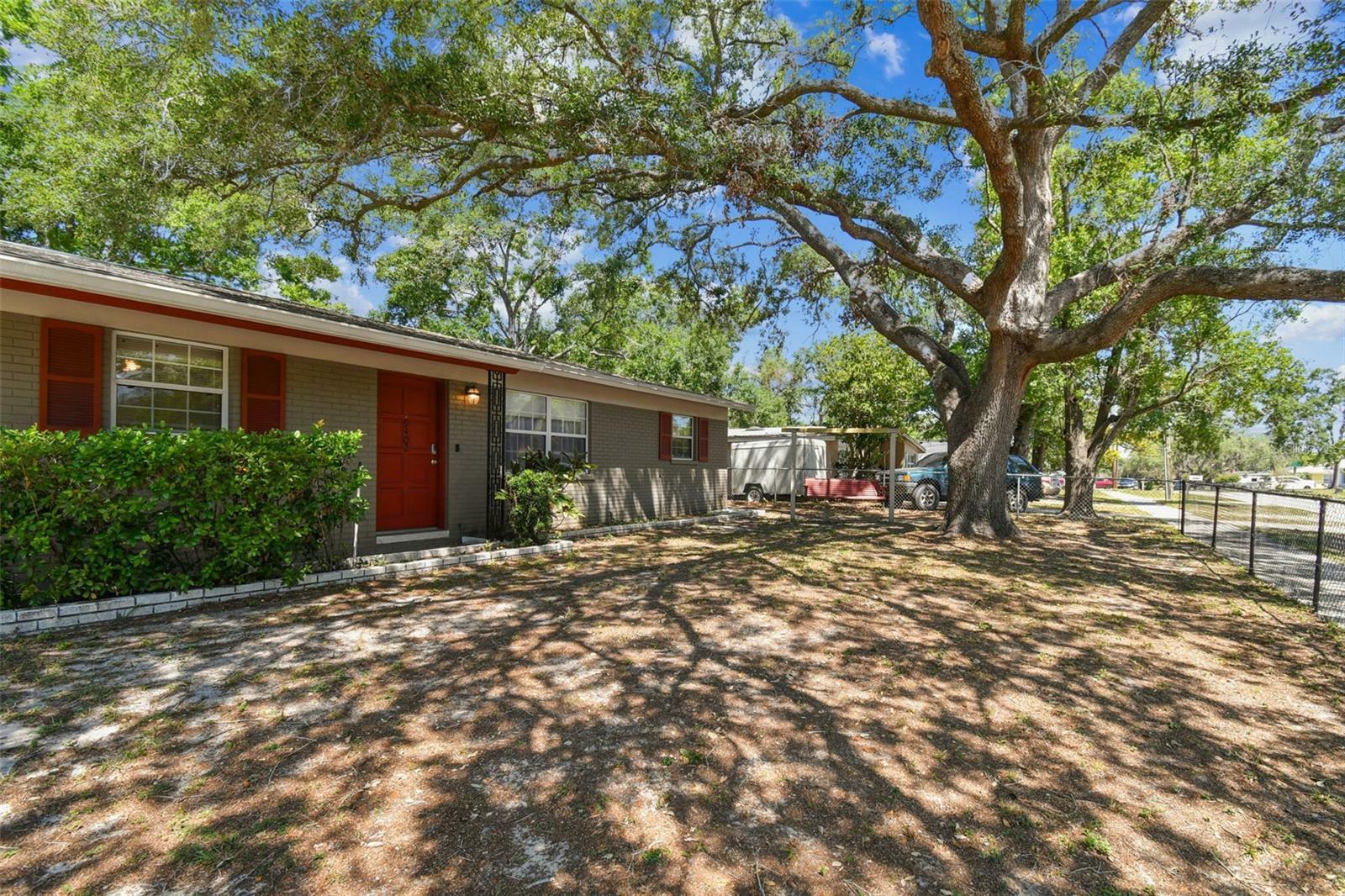 Property Photo: 9402 N Newport Avenue FL 33612