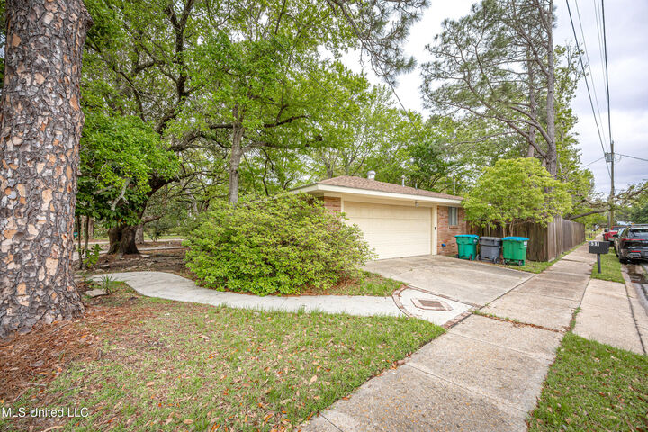 Property Photo:  831 Graveline Road  MS 39553 